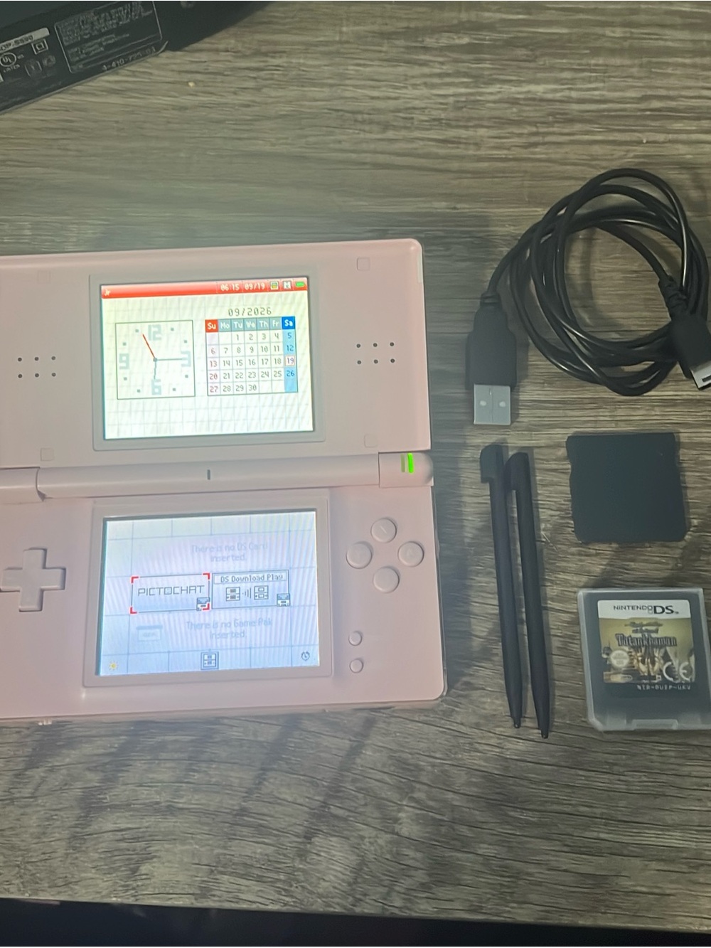 Pink Nintendo DS Lite Bundle - R4
+ 16GB SD Card + Game (READ DESCRIPTION)